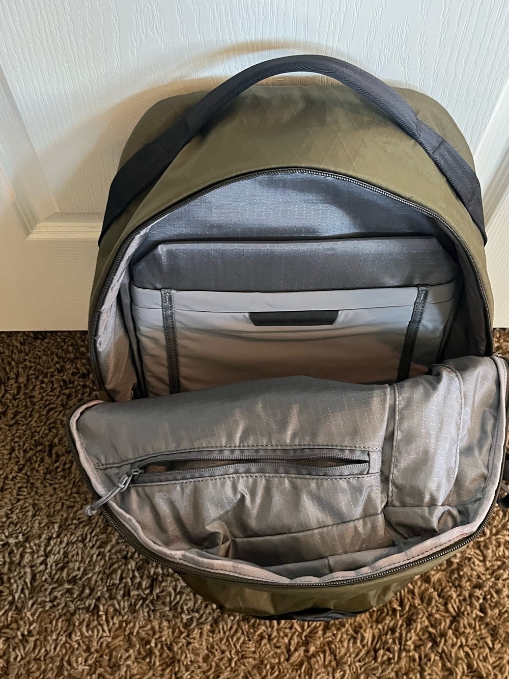 Able Carry Daily Plus backpack (21l) in x-pac olive green - Picture 3 of 5